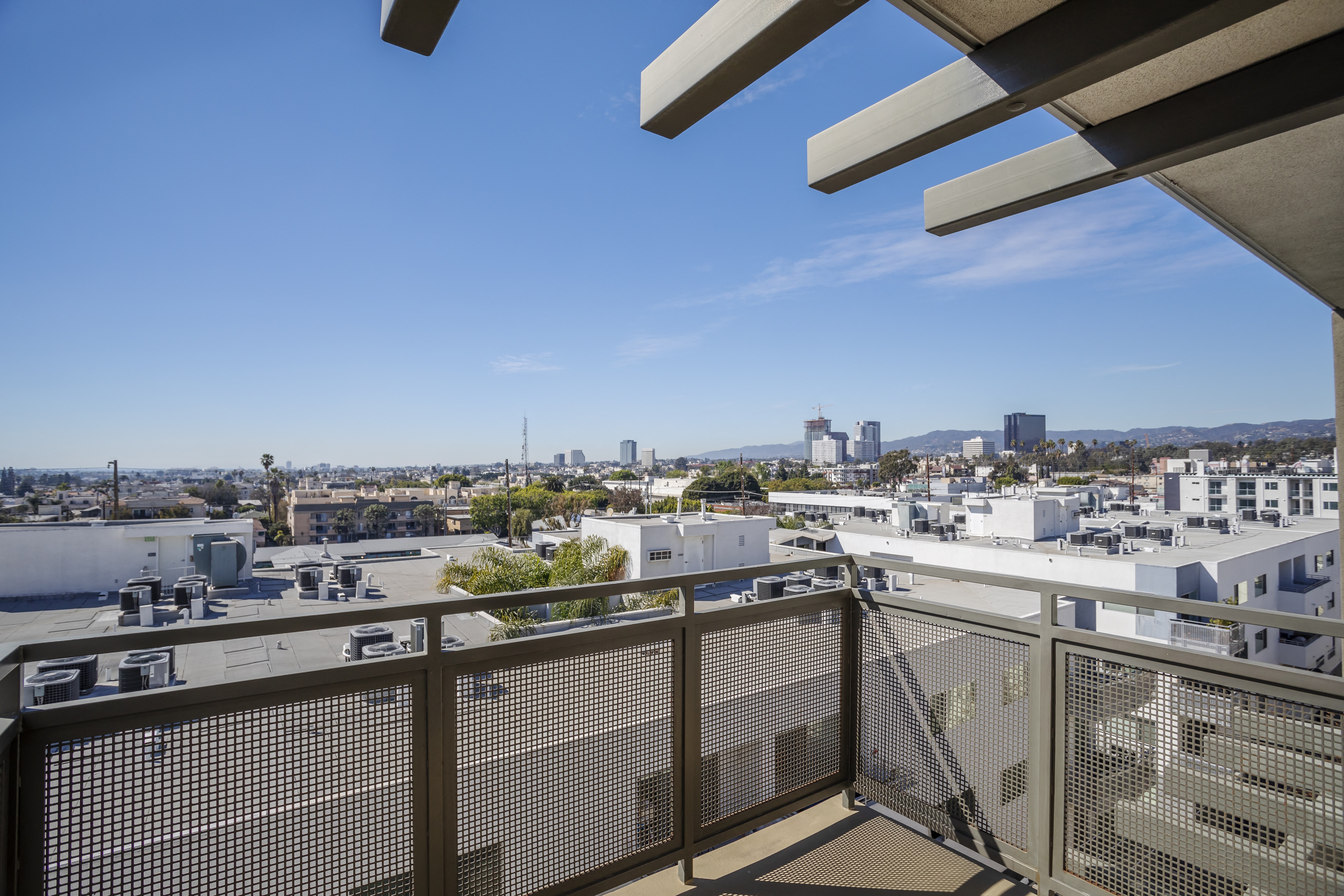 West-Los-Angeles-Apartments-NMS-1759-Beloit-3Loft-Balcony